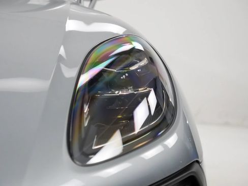 Certified 2026 Porsche Macan AWD/4WD image 6