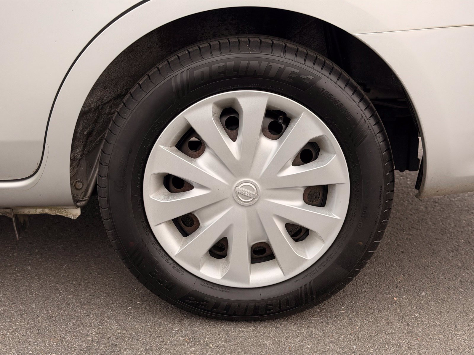 Used 2019 Nissan Versa SV FWD image 11