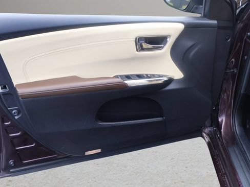 Certified 2016 Toyota Avalon XLE FWD image 9