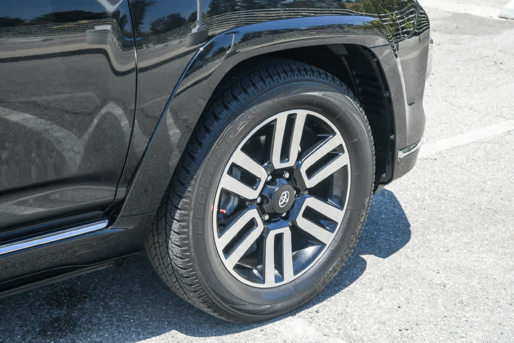 Used 2022 Toyota 4Runner Limited RWD image 3