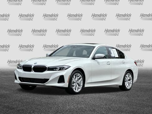 Used 2025 BMW 330i Sedan w/ Premium Package image 9