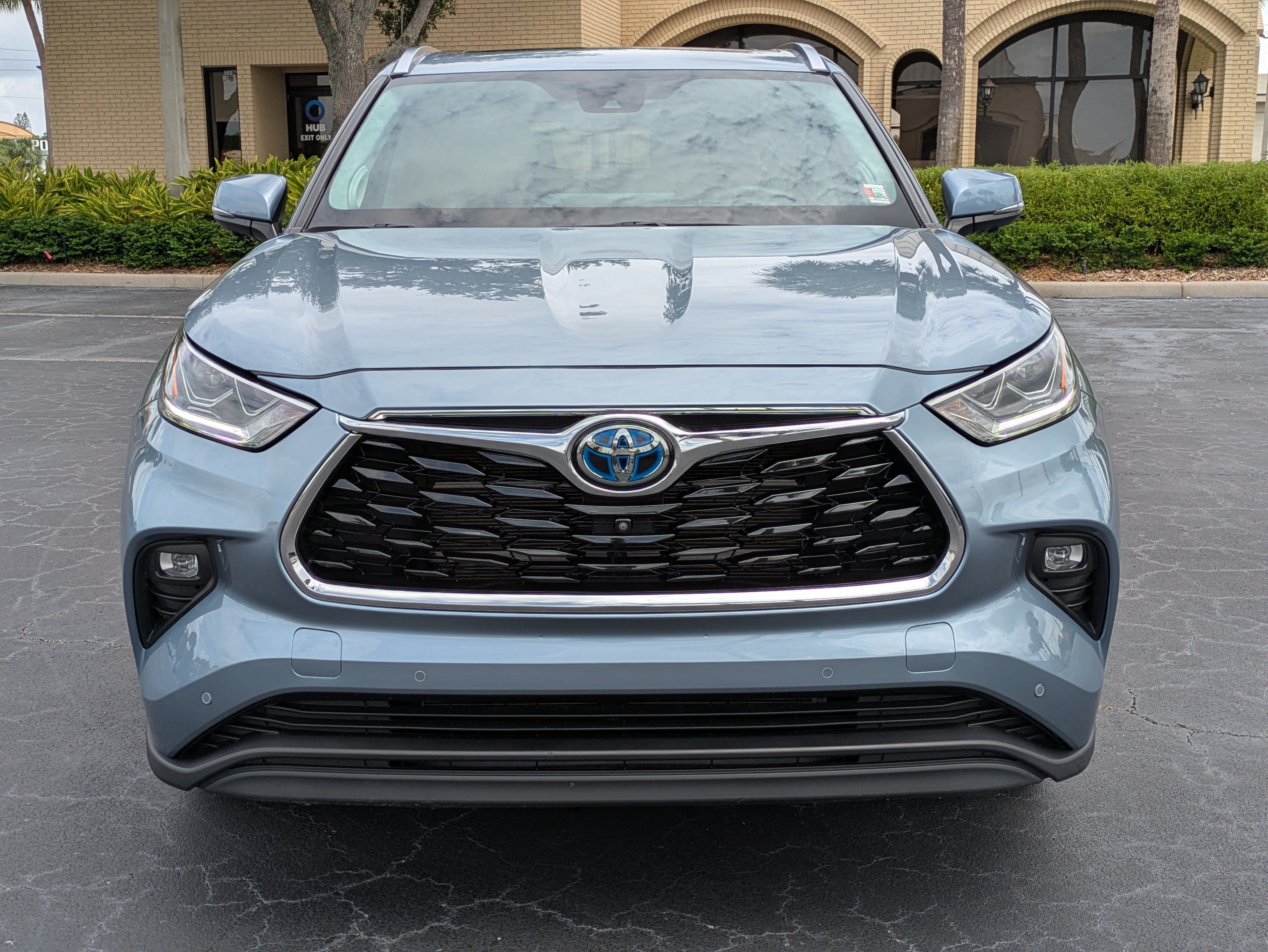 Used 2024 Toyota Highlander Limited AWD/4WD image 8