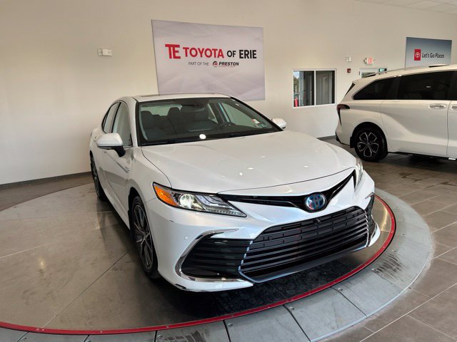 Certified 2021 Toyota Camry XLE w/ Navigation Upgrade Package FWD image 1