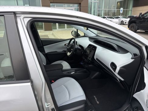 Used 2017 Toyota Prius Two w/ Prius Two Safety Plus Package image 16