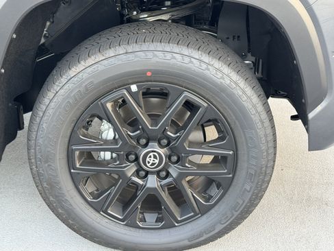 New 2026 Toyota Tundra Limited AWD/4WD image 15