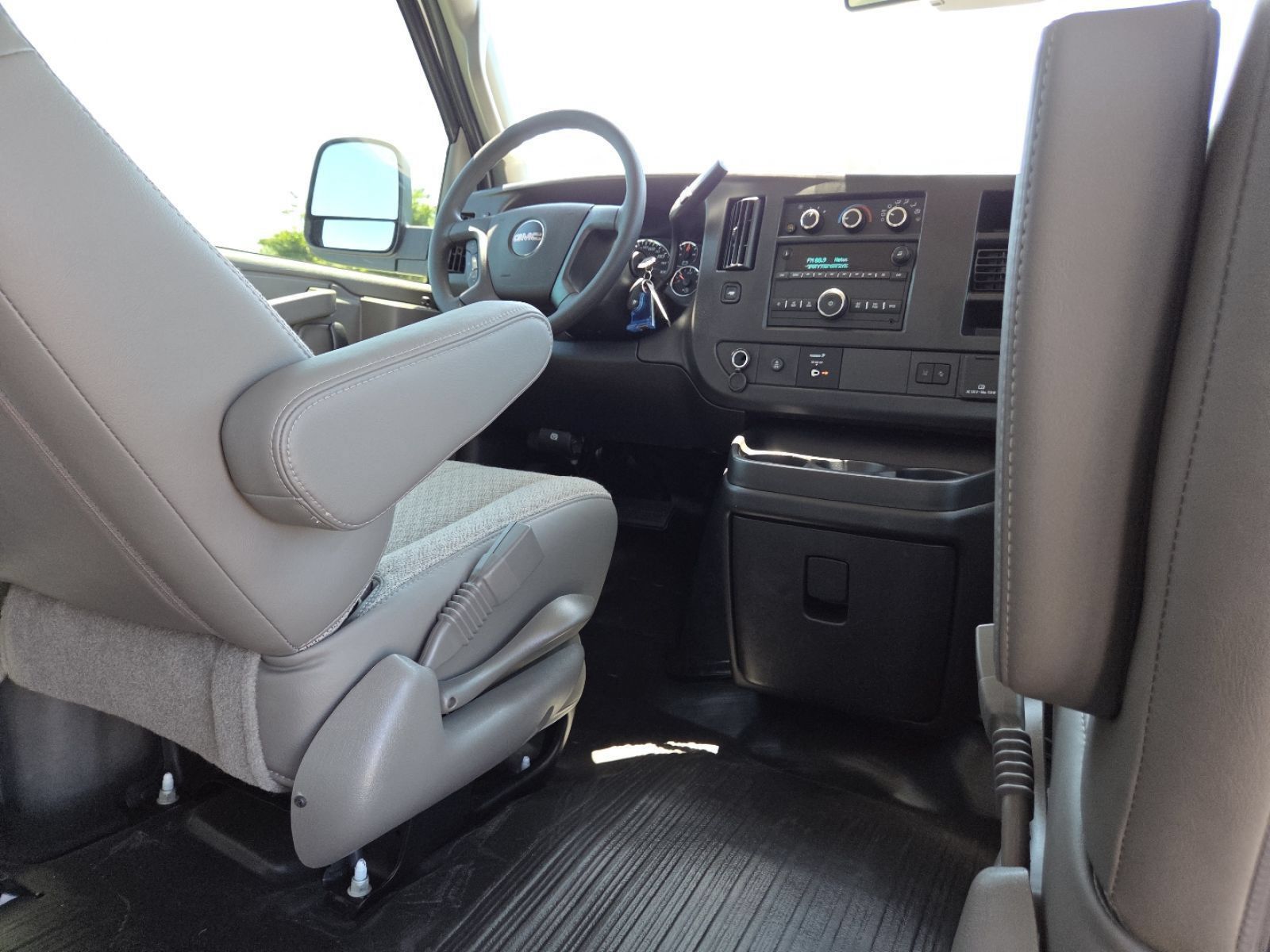 New 2026 GMC Savana 3500 Extended w/ Driver Convenience Package RWD image 19