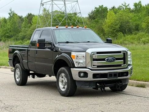 Used 2016 Ford F250 XLT w/ FX4 Off-Road Package AWD/4WD image 2