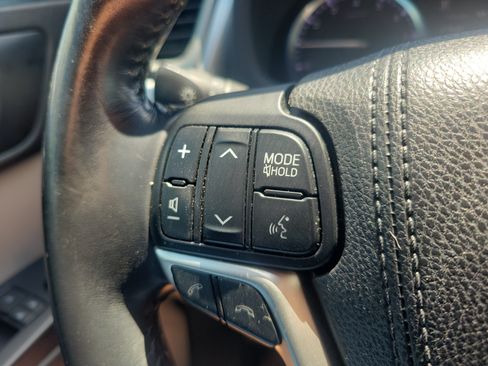 Used 2017 Toyota Highlander XLE FWD image 18