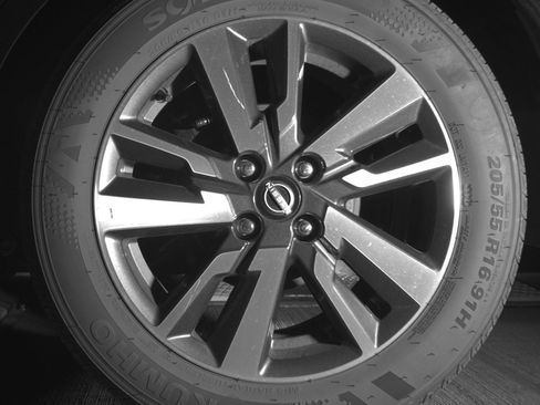 Used 2025 Nissan Versa SV image 14