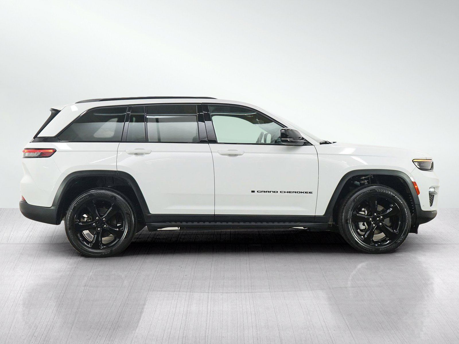Used 2024 Jeep Grand Cherokee Limited w/ Luxury Tech Group II AWD/4WD image 7