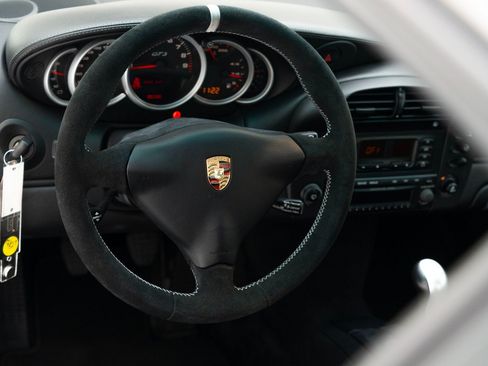 Used 2004 Porsche 911 GT3 RWD image 22