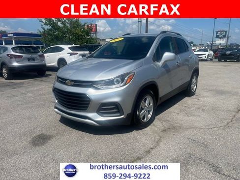 Used 2017 Chevrolet Trax LT w/ Driver Confidence Package FWD image 1