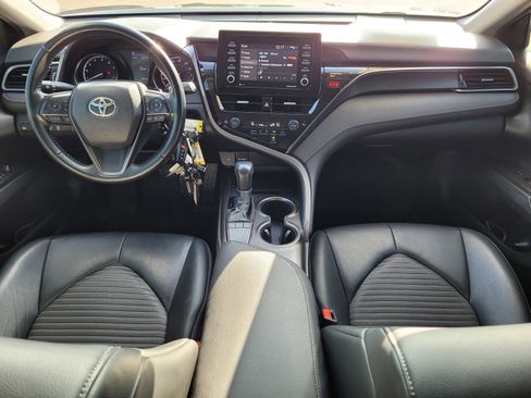 Used 2022 Toyota Camry SE image 10