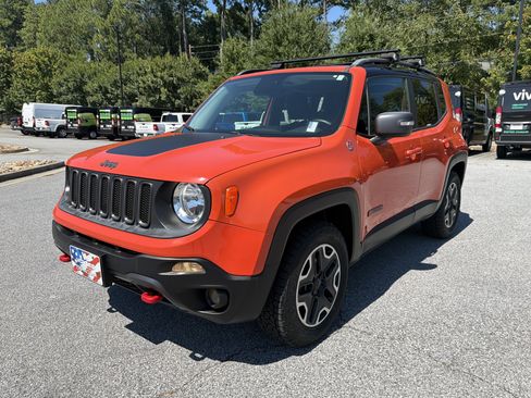 Used 2015 Jeep Renegade Trailhawk w/ Popular Equipment Group AWD/4WD image 3