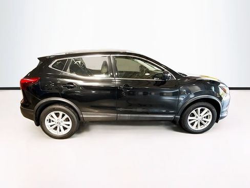 Used 2019 Nissan Rogue Sport SV w/ Technology Package AWD/4WD image 4