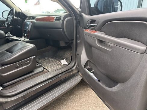 Used 2014 Chevrolet Tahoe LT w/ Luxury Package AWD/4WD image 29