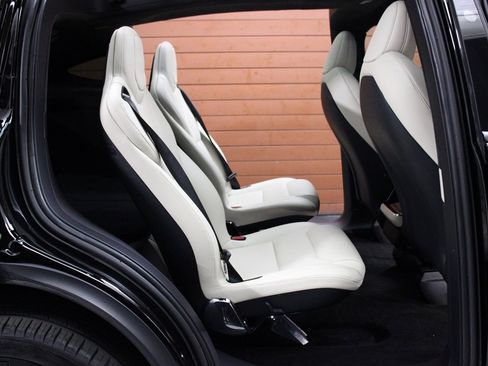 Used 2023 Tesla Model X image 26