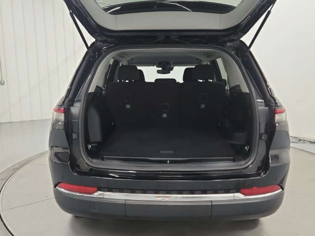 Used 2024 Jeep Grand Cherokee Laredo RWD image 30