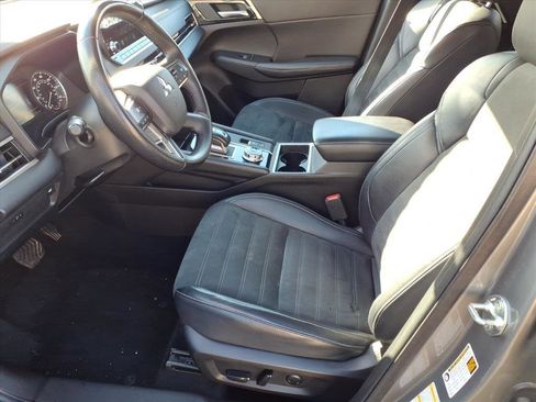 Used 2024 Mitsubishi Outlander AWD image 5