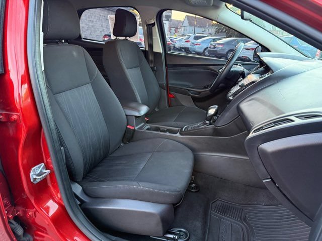 Used 2018 Ford Focus SE w/ Cold Weather Package FWD image 19