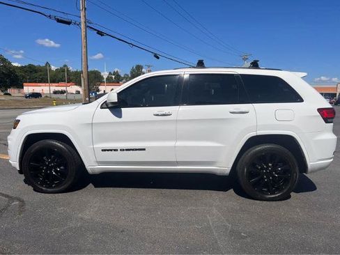 Used 2019 Jeep Grand Cherokee Altitude image 5