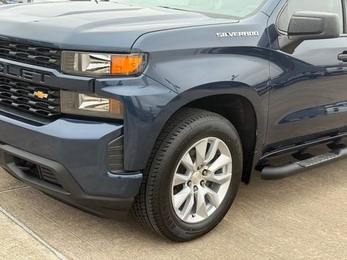 Used 2020 Chevrolet Silverado 1500 Custom w/ Custom Value Package image 2
