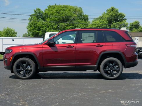 New 2025 Jeep Grand Cherokee Limited w/ Black Appearance Package image 9