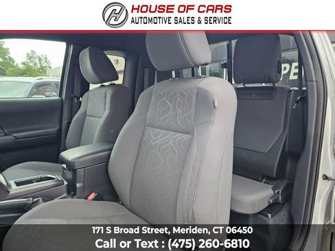 Used 2017 Toyota Tacoma TRD Sport image 39