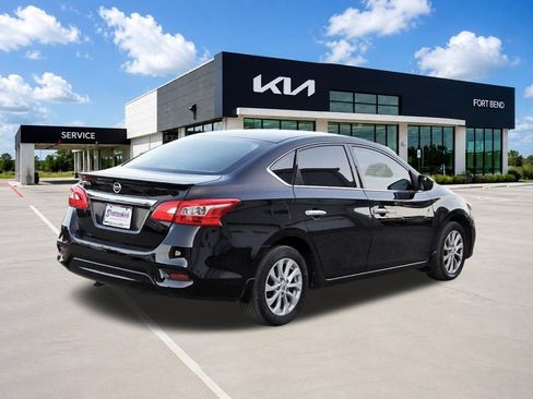 Used 2019 Nissan Sentra S w/ Appearance Package FWD image 5