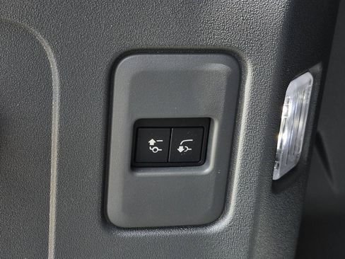 Used 2024 Land Rover Defender 110 X-Dynamic SE AWD/4WD image 9