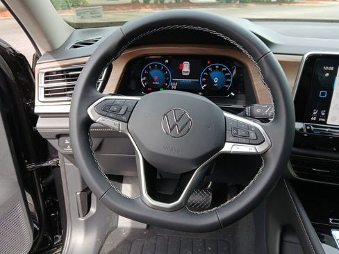 New 2025 Volkswagen Atlas SE image 14