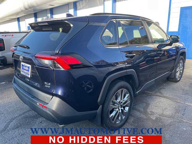 Used 2019 Toyota RAV4 XLE Premium w/ Cold Weather Package AWD/4WD image 4