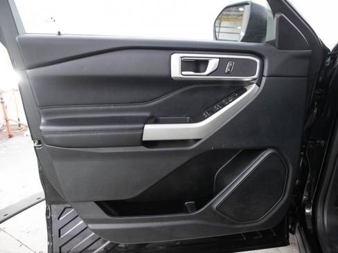 Used 2020 Ford Explorer XLT w/ Equipment Group 202A AWD/4WD image 23