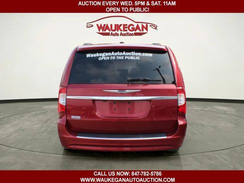 Used 2015 Chrysler Town & Country Touring-L w/ Driver Convenience Group FWD image 6