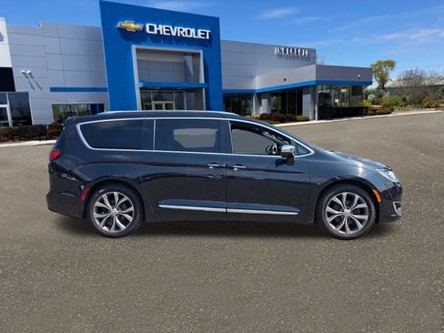 Used 2020 Chrysler Pacifica Limited FWD image 26
