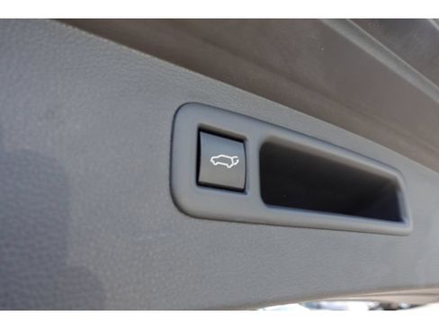 Used 2023 Toyota Highlander XLE FWD image 28