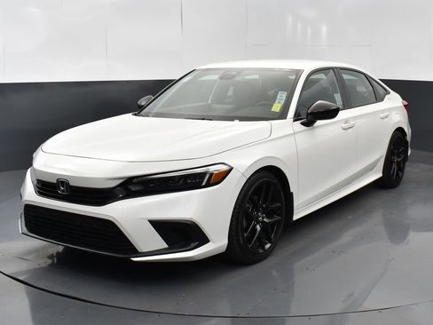 Used 2024 Honda Civic Sport image 3