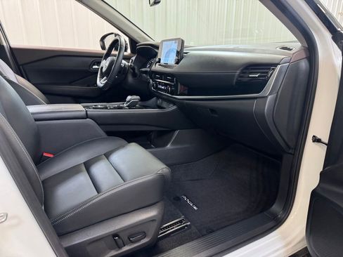 Used 2023 Nissan Rogue SL w/ SL Premium Package image 29