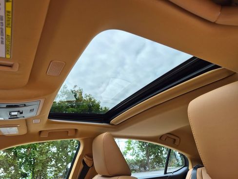 Used 2024 Lexus ES 350 w/ Premium Package FWD image 22