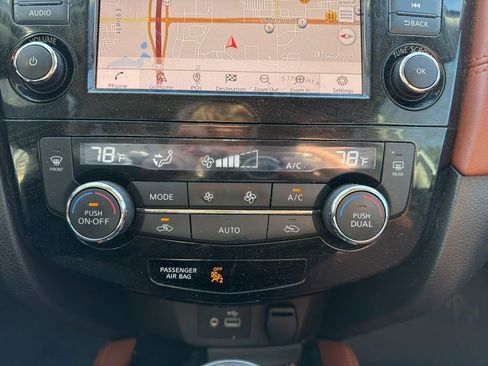 Used 2018 Nissan Rogue SL w/ Premium Package image 22