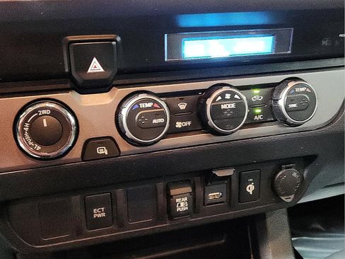 Certified 2022 Toyota Tacoma TRD Off-Road AWD/4WD image 16