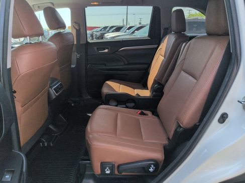 Used 2018 Toyota Highlander Limited AWD/4WD image 25