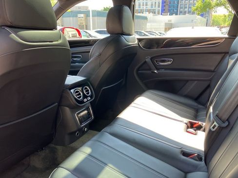 Used 2019 Bentley Bentayga AWD/4WD image 23
