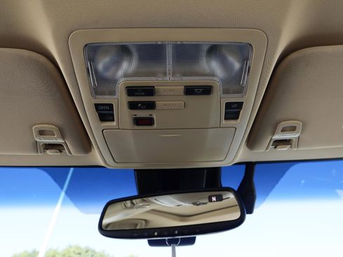 Used 2016 Toyota Avalon Limited image 39