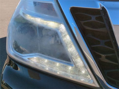 Used 2017 Nissan Armada SV image 9