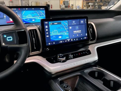 Certified 2025 Ford Expedition Active AWD/4WD image 6