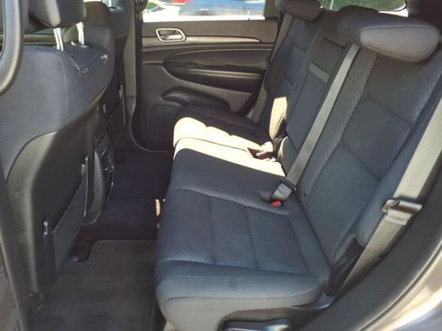 Used 2018 Jeep Grand Cherokee Laredo AWD/4WD image 14