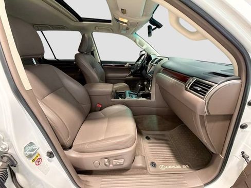 Used 2017 Lexus GX 460 Luxury AWD/4WD image 24