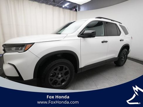Certified 2025 Honda Pilot TrailSport image 1