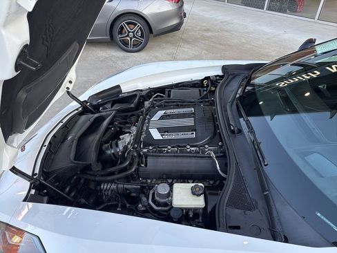 Used 2015 Chevrolet Corvette Z06 w/ 3LZ Preferred Equipment Group image 5